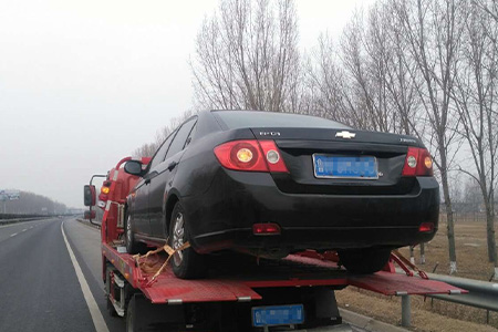 新疆高速公路拖车救援多少钱一公里|火补轮胎